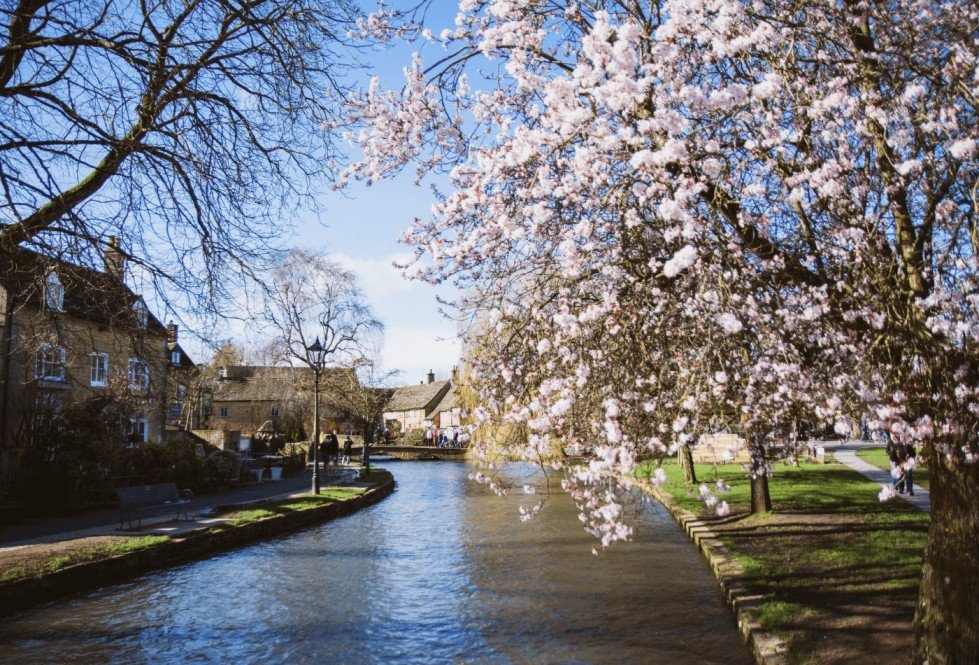 Bourton-on-the-Water as part of cotswolds villages