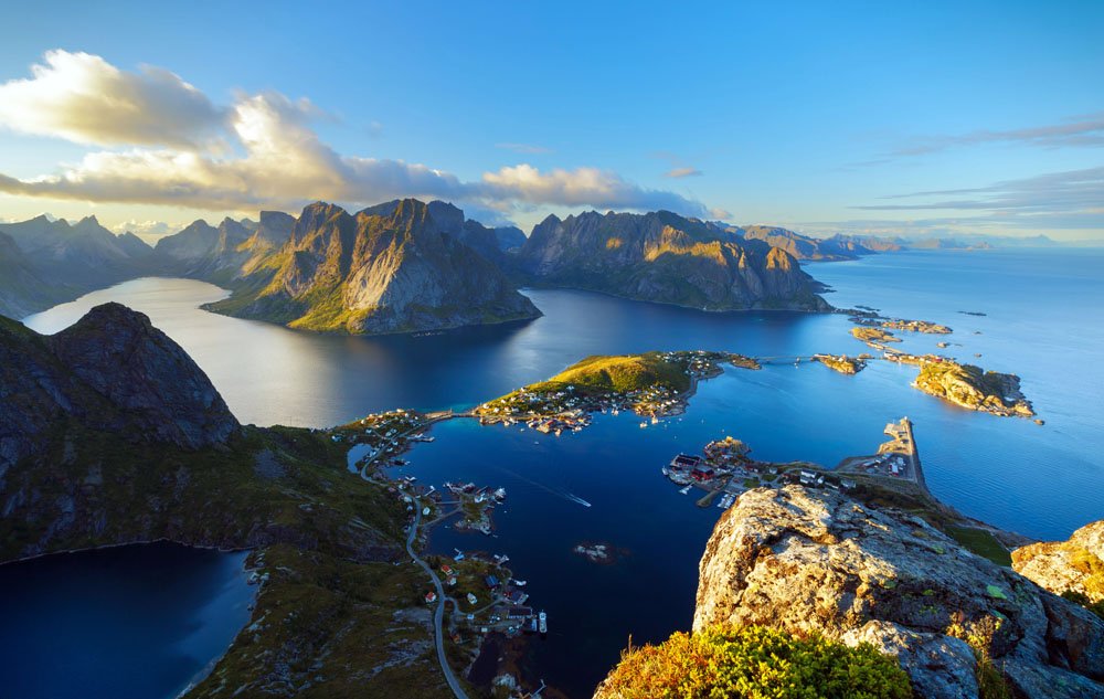 Wander through tiny towns like Reine and Henningsvaer